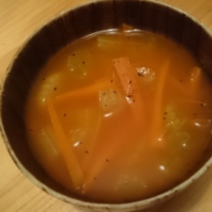 セロリと人参で作りました。
トマトスープがセロリの臭みを消してくれて、美味しくいただきました♪
